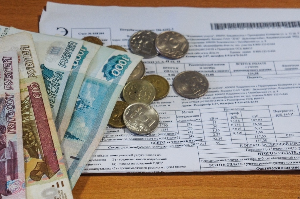 19 декабря, MagadanMedia. Россиянам вернут деньги, уплаченные по одной из квитанций за услуги ЖКХ. Однако получат эти средства жители при определенных условиях.

В Госдуме предложили вернуть россиянам часть денег за вывоз мусора. Средства вернут не всем гражданам, а только тем жителям многоквартирных и частных домов, которые сортируют твердые бытовые отходы.