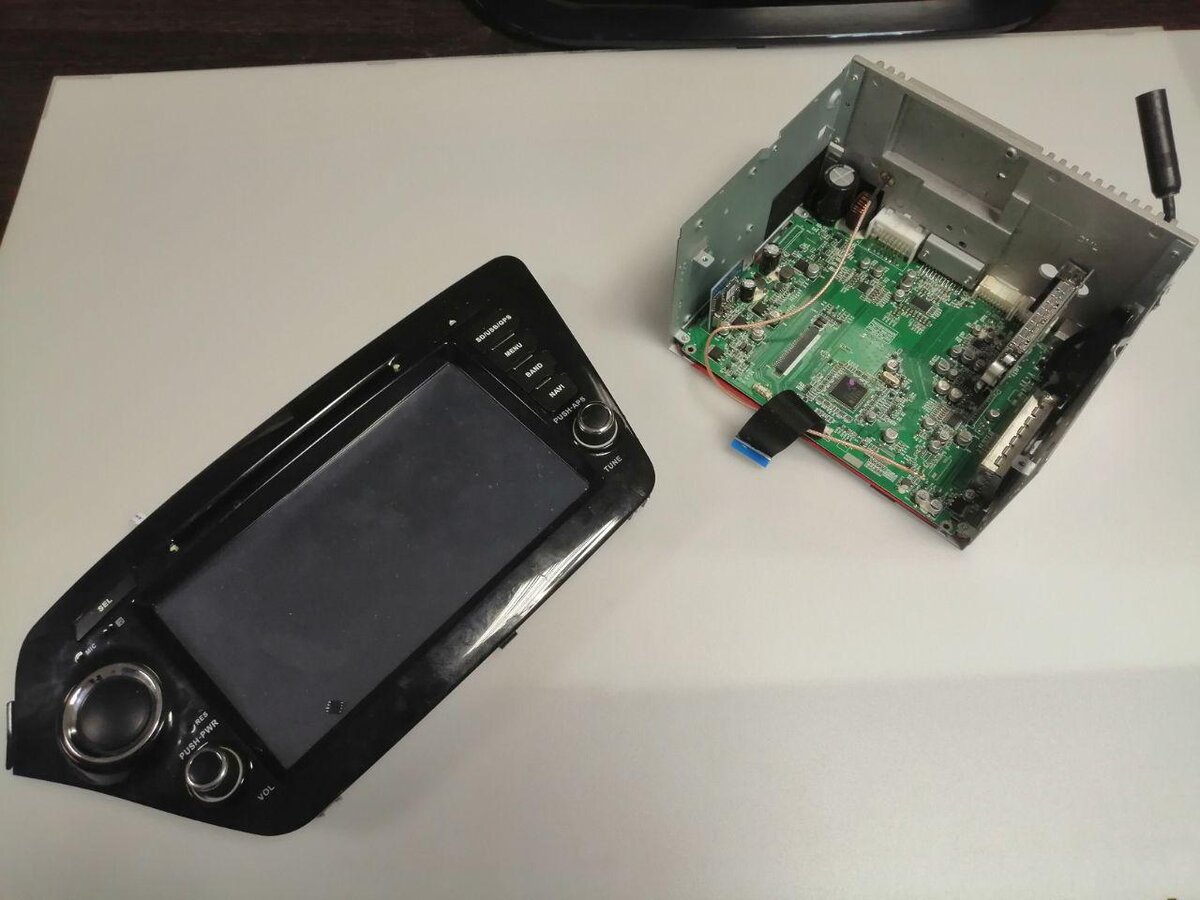 Очередная сломанная магнитола КИА на ОС Андроид. 