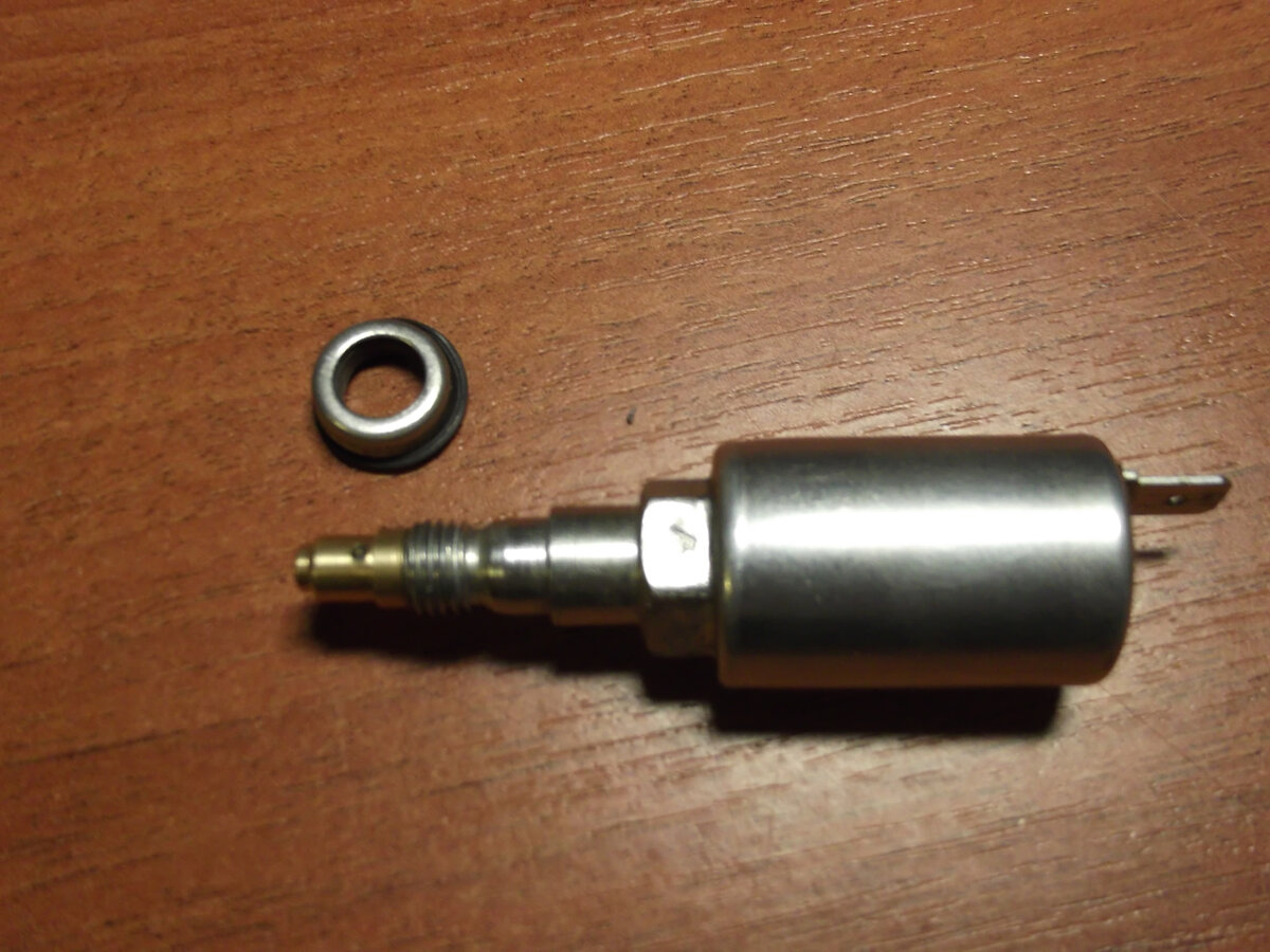 Клапан холостого хода 2108. Клапан холостого хода солекс 21073. Регулировочные винты карбюратора солекс 2108. Датчик холостого хода солекс. Электромагнитный клапан карбюратора ваз 21073.