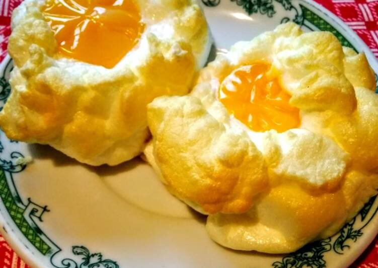 Не совсем обычный, ведь это яичные гнёзда!