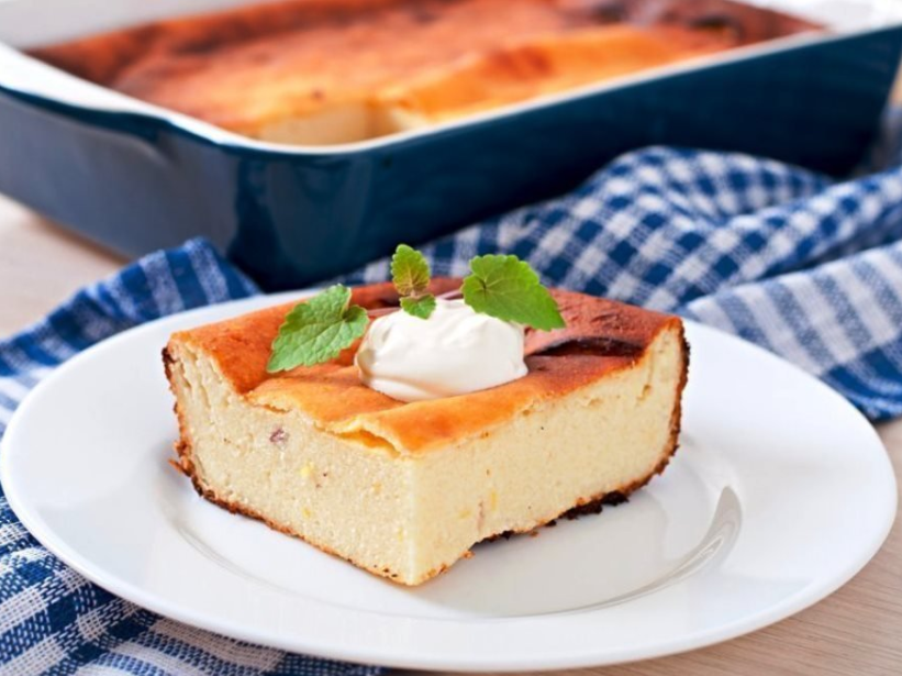 Творожная запеканка со сметаной.