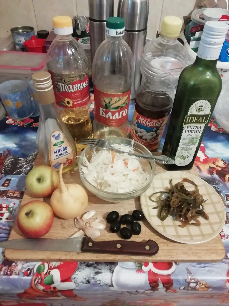 Салат с квашенной капустой усиленный полезными добавками - яблоками и др.