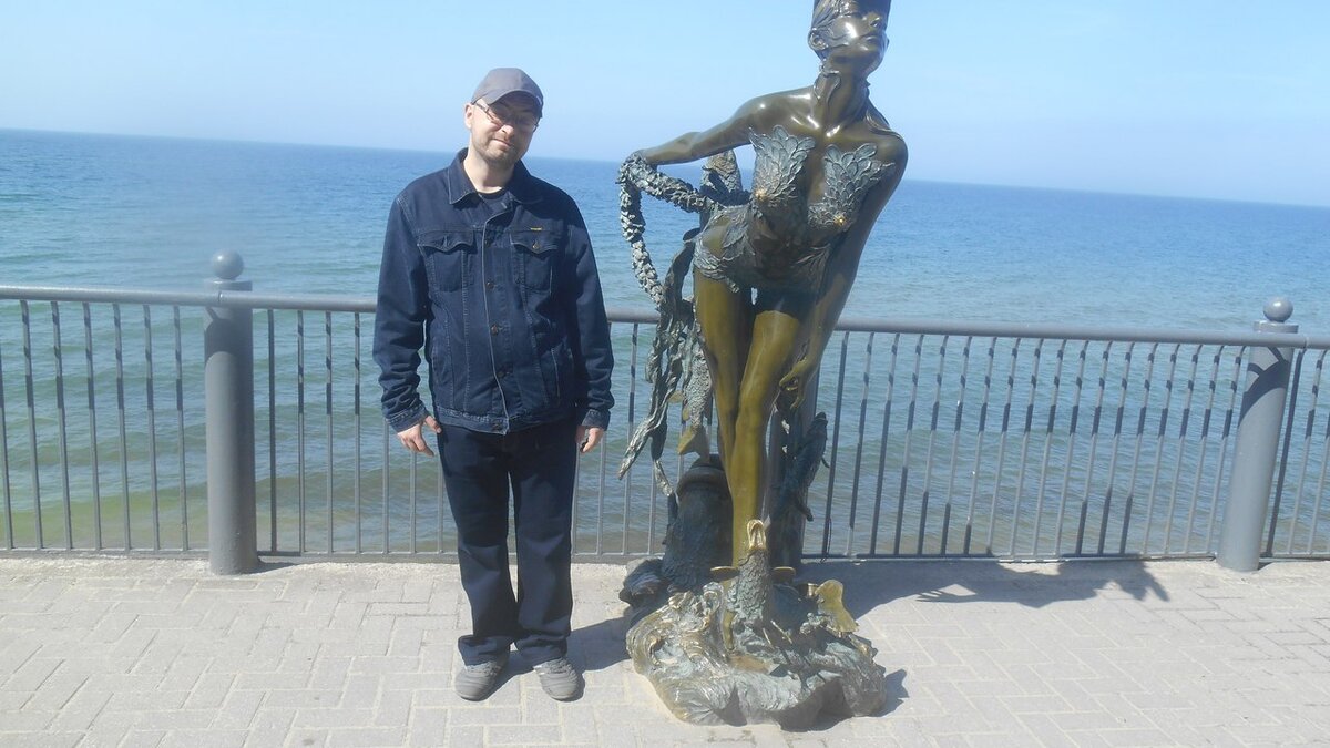 Светлогорск. Скульптура русалочки на городской набережной. Май 2017 г. Фото автора