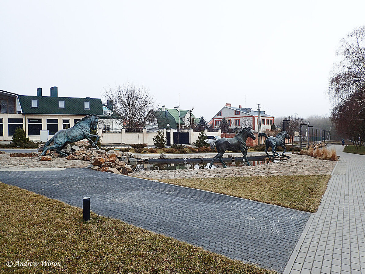 Скакуны у фонтана