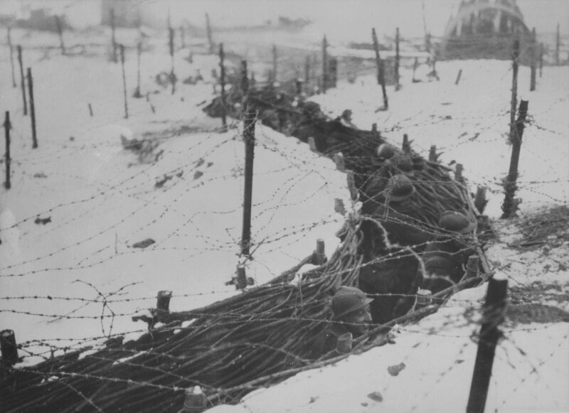 Проволочные заграждения первой мировой войны. Окопы первой мировой войны. Проволочные заграждения второй мировой. Траншеи второй мировой войны.