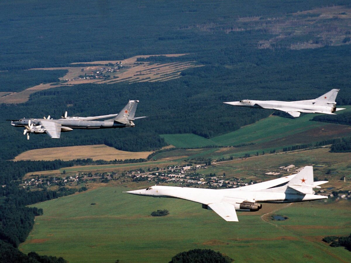 Ту-95МСМ и Ту-160М. Источник: https://vk.com/oruzhie_tekhnika_armiya 