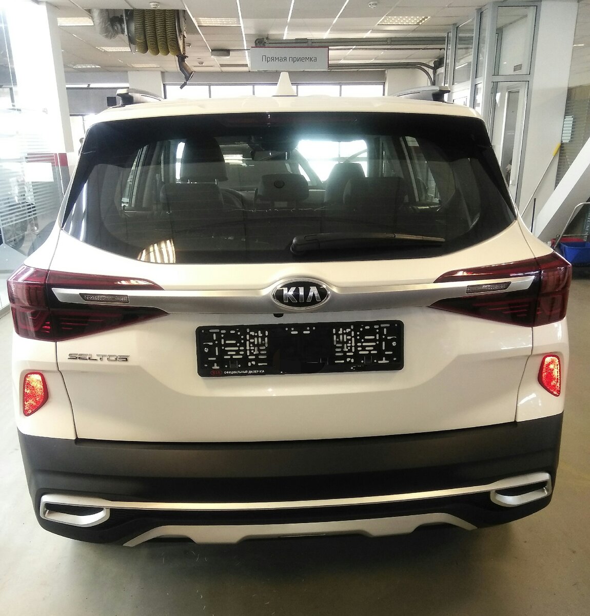 Seltos - вид сзади. Новый стиль KIA в действии. 