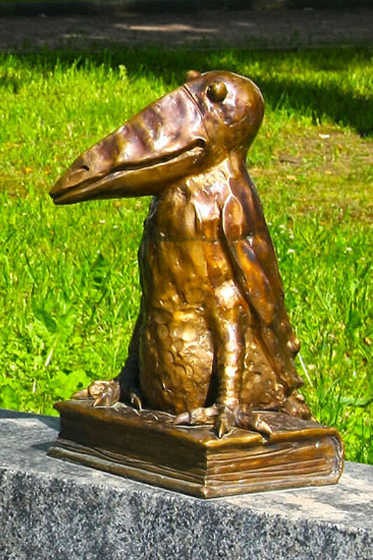 Красная ворона с памятника Н.В. Шадрунова. автор скульптуры Н.Карлыханов. Фото Яндекс