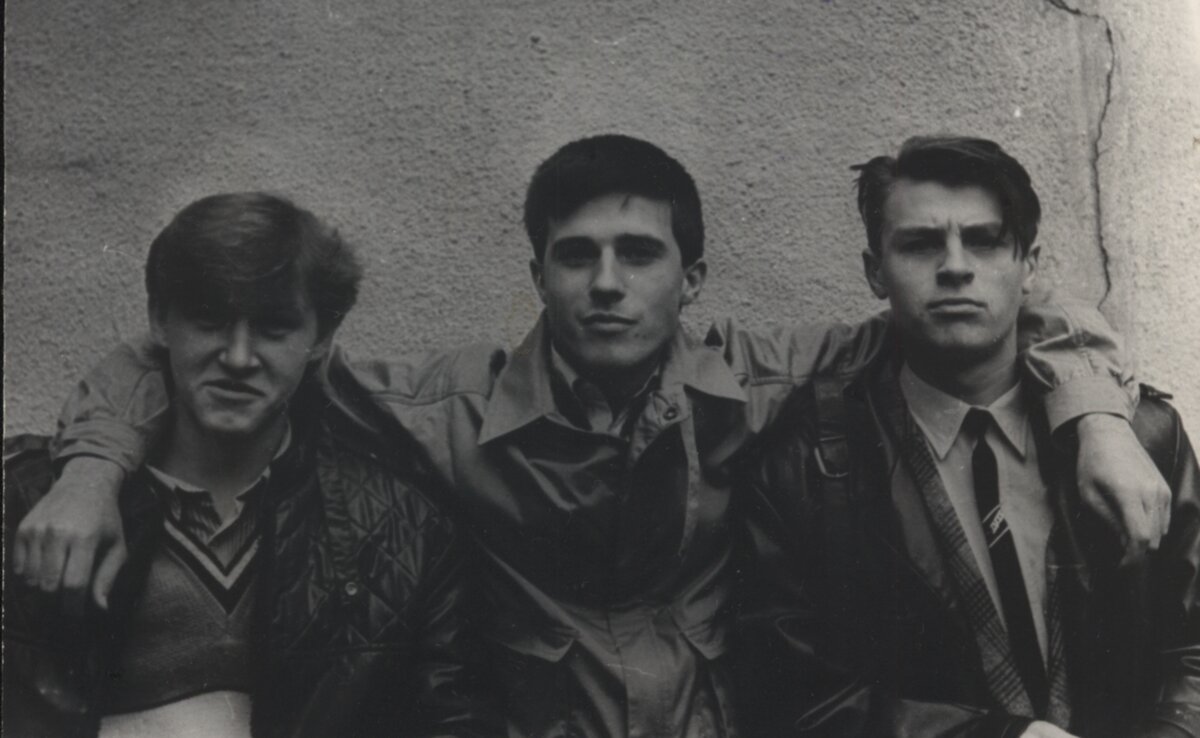 Палыч до того, как он стал Палычем. Андрей, то есть Я, в центре...