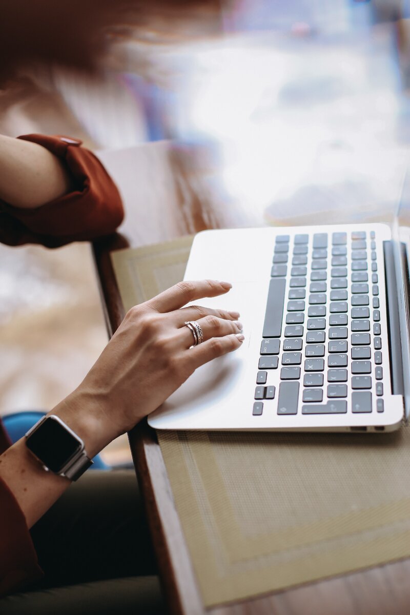  45% пользователей начинают изучать и сравнивать товары в сети.