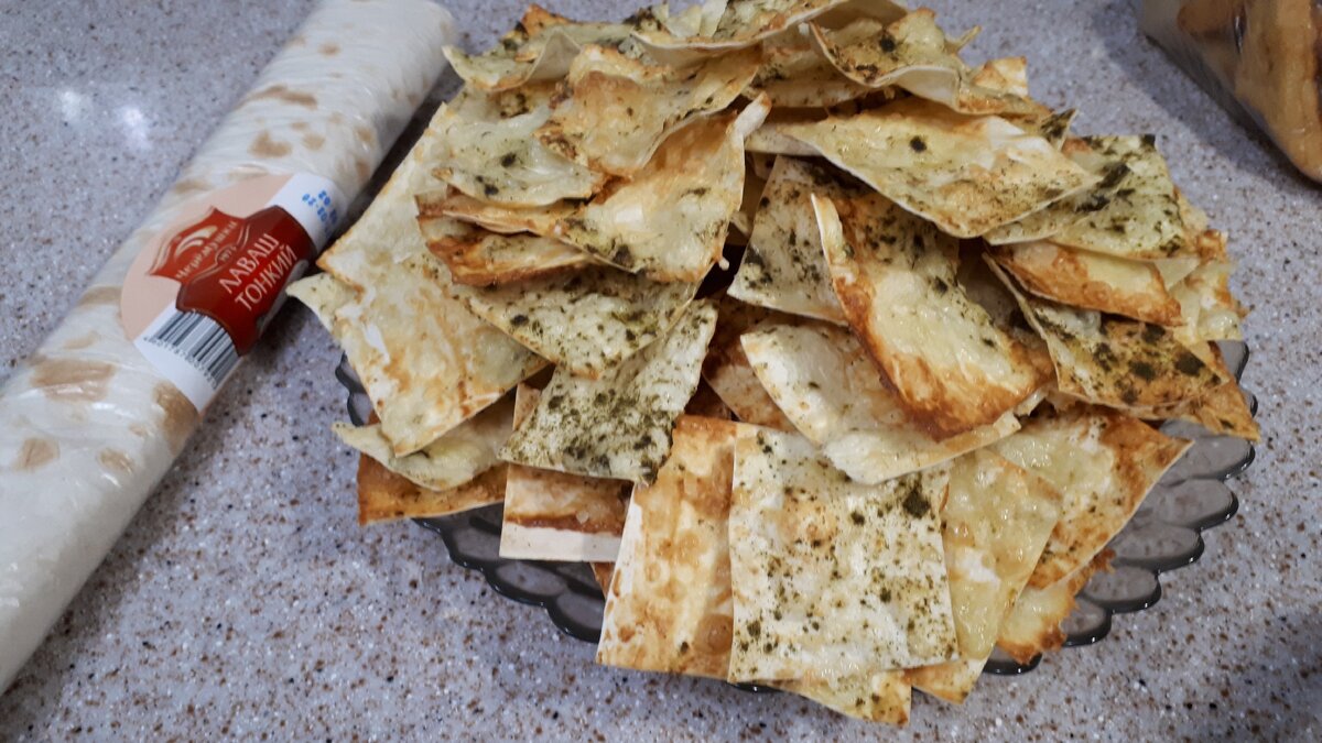 Вот столько получается из одной упаковки лаваша от "Черемушки". В упаковке один длинный лист лаваша.