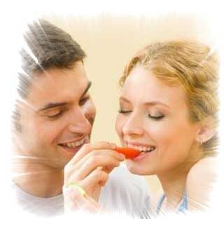 Американский журнал, который называется «The American Journal Of Clinical Nutrition» («Американский журнал клинического питания»), напечатал обзор бирмингемской команды психологов. Мы уже знаем, чем они занимались. Они проводили исследования и анализировали результаты «внимательной еды». Своё заключение они сделали. Их вывод такой: ничего не должно отвлекать от еды. Внимание должно быть направлено на еду, — это помогает контролировать аппетит.