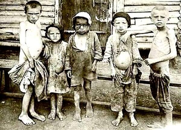 Голод на Украине (1932-1933) -массовый голод, охвативший всю территорию Украинской ССР и повлёкший многомиллионные жертвы. 