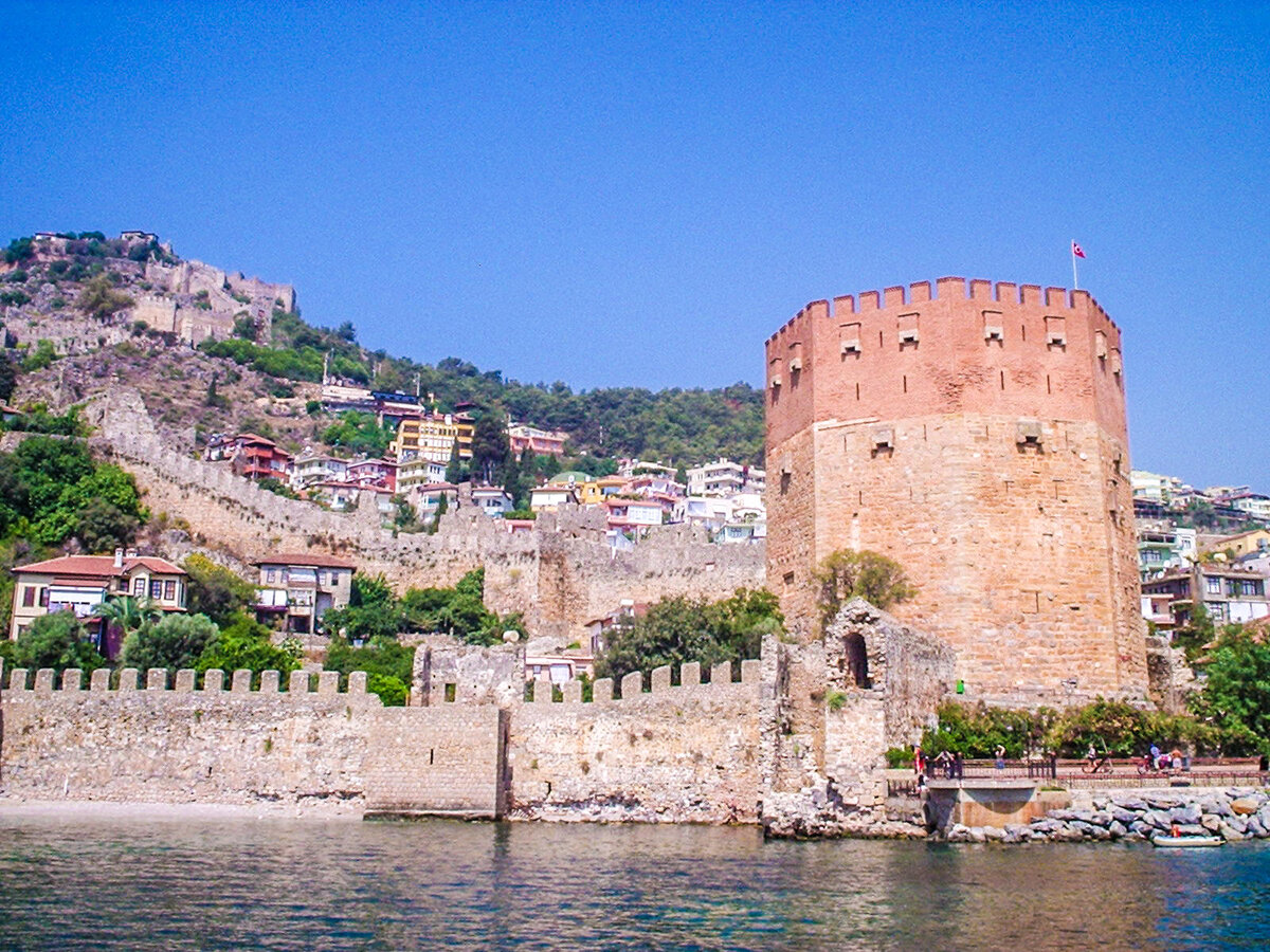 Красная башня Алания