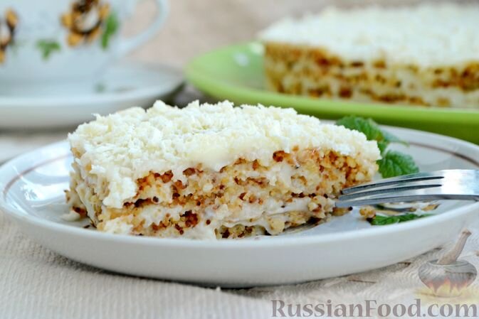 сметана, сахар, яйца, масло сливочное, ванилин, крахмал картофельный, мука пшеничная, шоколад белый