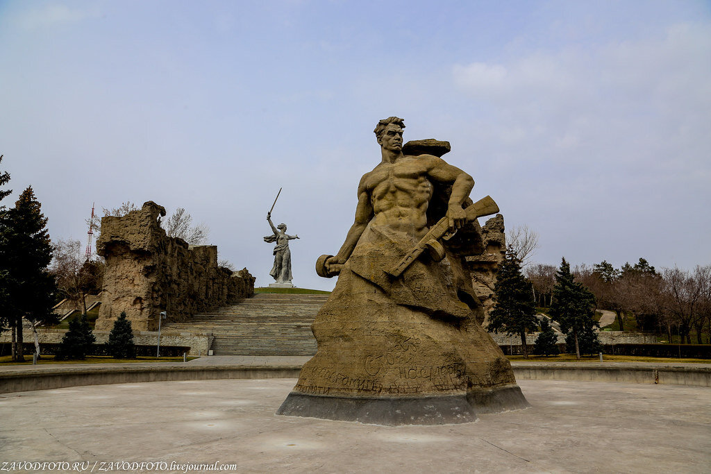 Музей на Мамаевом Кургане в Волгограде. Мамаев Курган сентябрь 1942. Мамаев Курган музей-панорама. Память поколений Мамаев Курган.