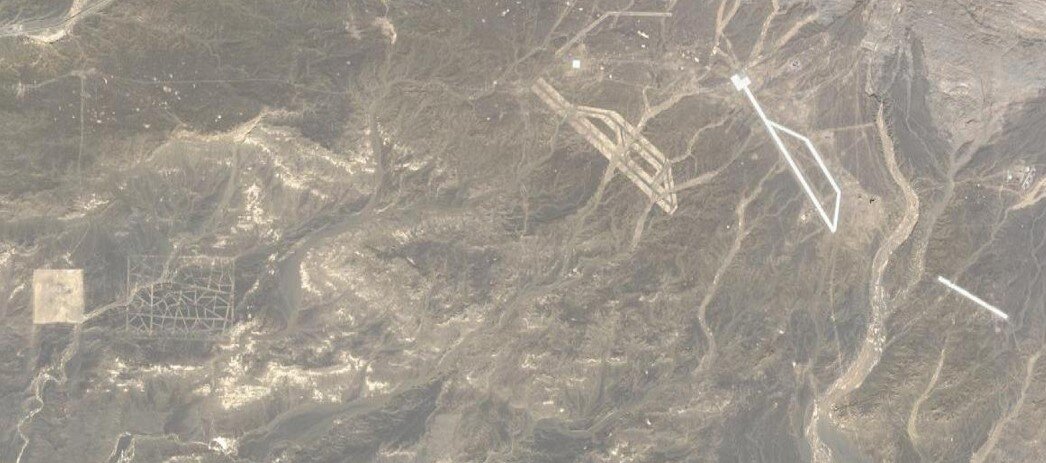 Есть версия, что это система калибровки для китайских спутников-шпионов