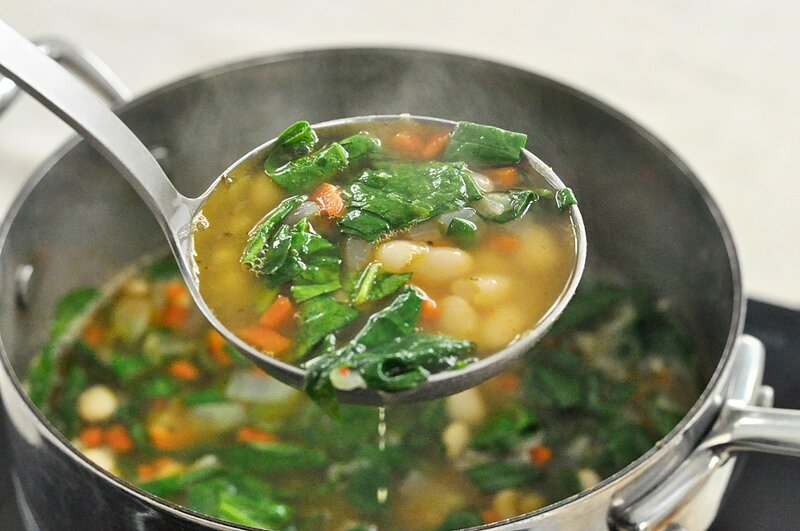 Тосканский овощной суп с фасолью и шпинатом