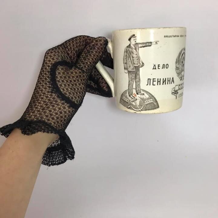 Ленин попирает земной шар 