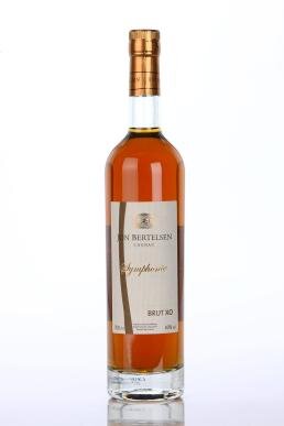  
Коньяк Jon Bertelsen Symphonie Brut XO
0,7 l, 40%
Производителем является коньячный дом Léopold Gourmel. Этот коньяк изготавливается исключительно из винограда сорта юньи блан.
