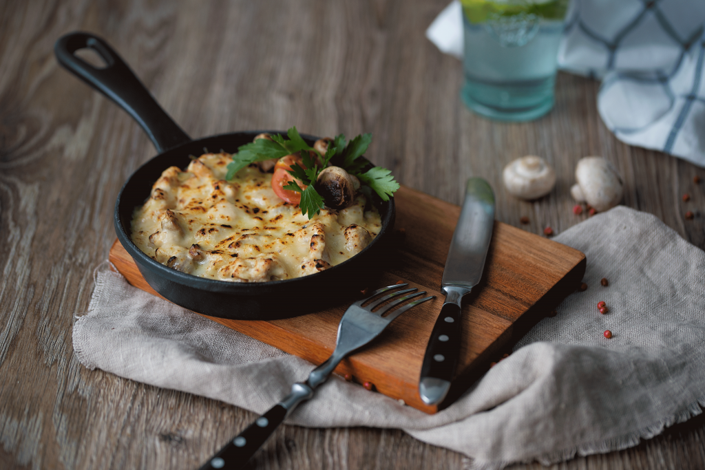 Жюльен с   курицей и грибами.