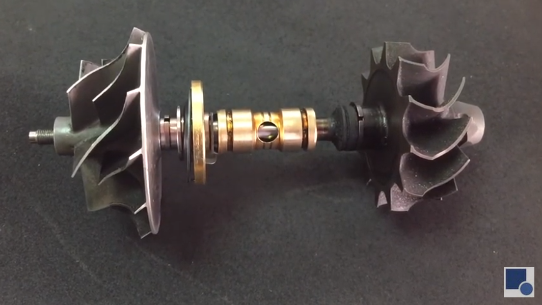 Узел турбокомпрессора в гидродинамических подшипниках.