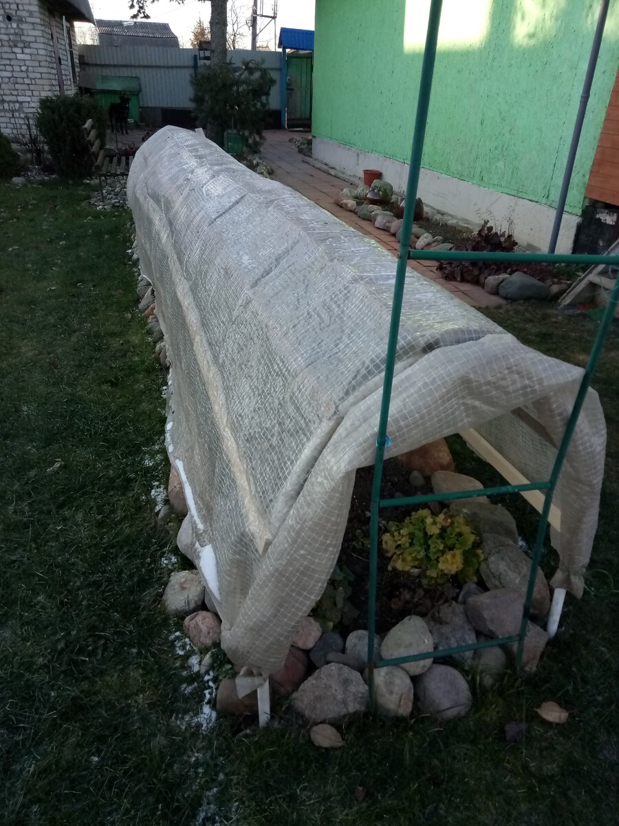 Это укрытие от дождя и сырости