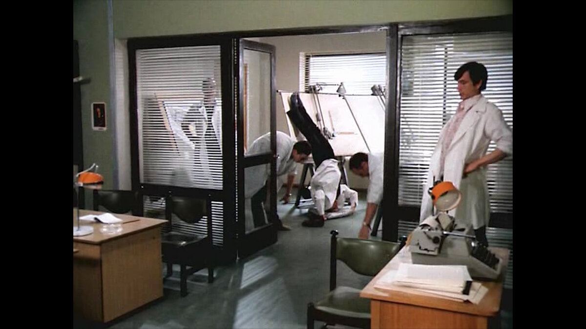 5 непонятных моментов в фильме "Отпуск за свой счет" Жду вашей помощи ...