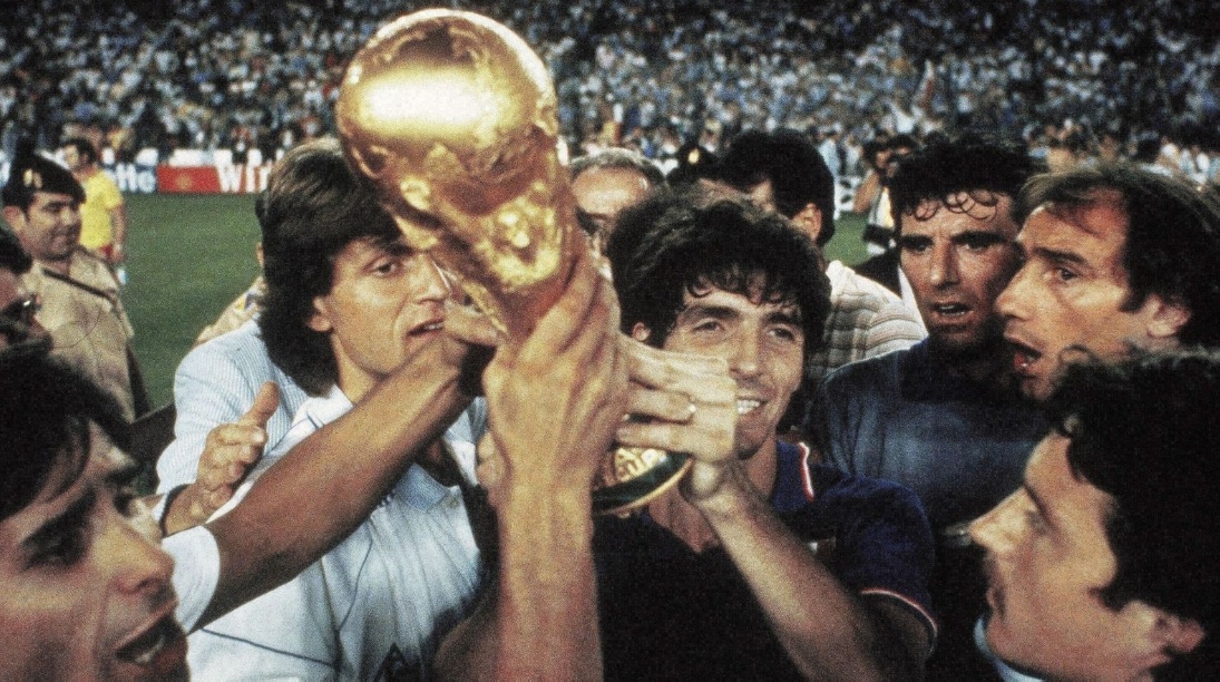 Росси забил шесть голов на чемпионате мира 1982 года, когда Италия выиграла свой третий титул. фото: https://cutt.ly/thUWjdv