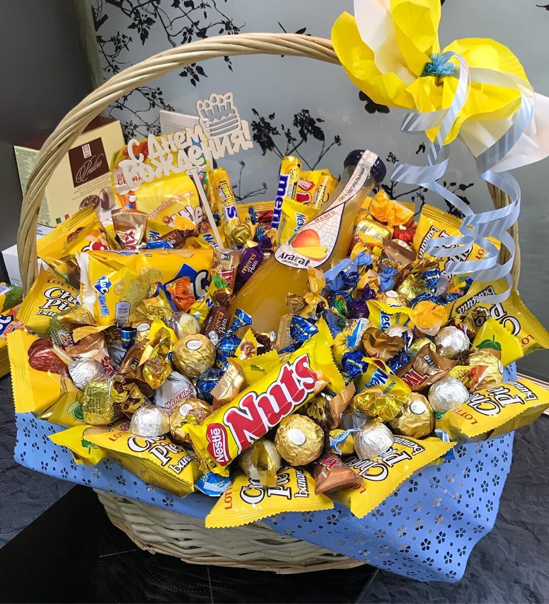 Всегда доступны к заказу подарочные корзины сладостей!