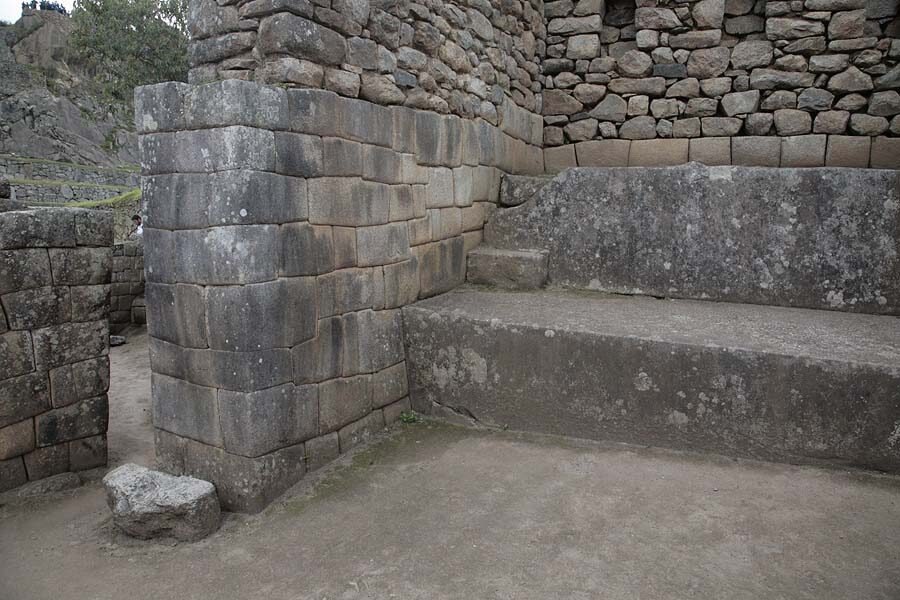 Задолго до инков. Мачу Пикчу полигональная кладка. Мачу Пикчу раскопки. Памятник древним строителям Перу.