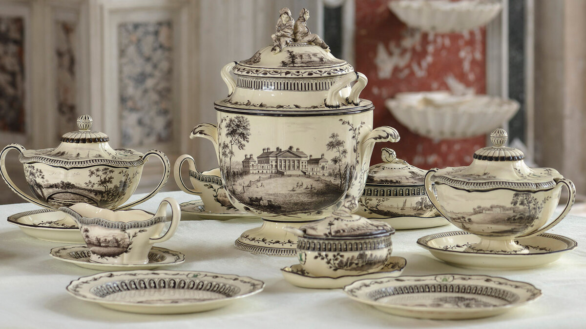 «Хочу, чтобы вся Англия была у меня на столе!» — так сформулировала заказ Екатерина II английскому художнику-керамисту Джозайе Веджвуду.