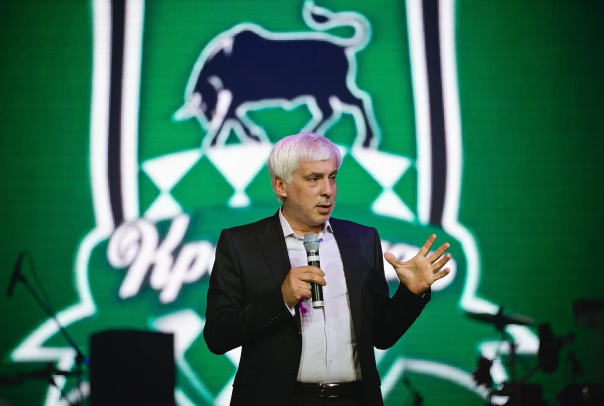 Из хирургии в футбол, тогда точно "профи"