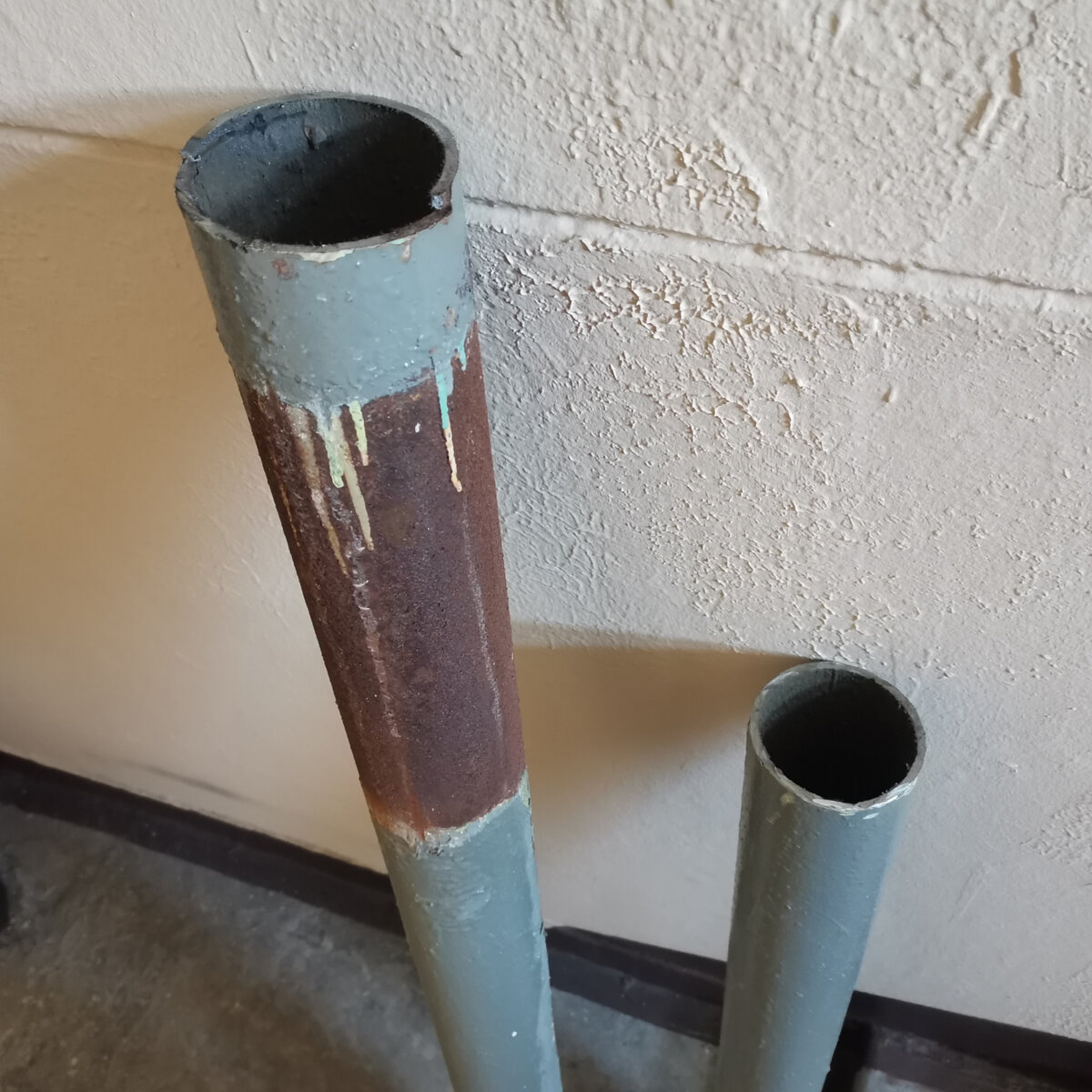 Вот такие трубы отопления демонтирывали