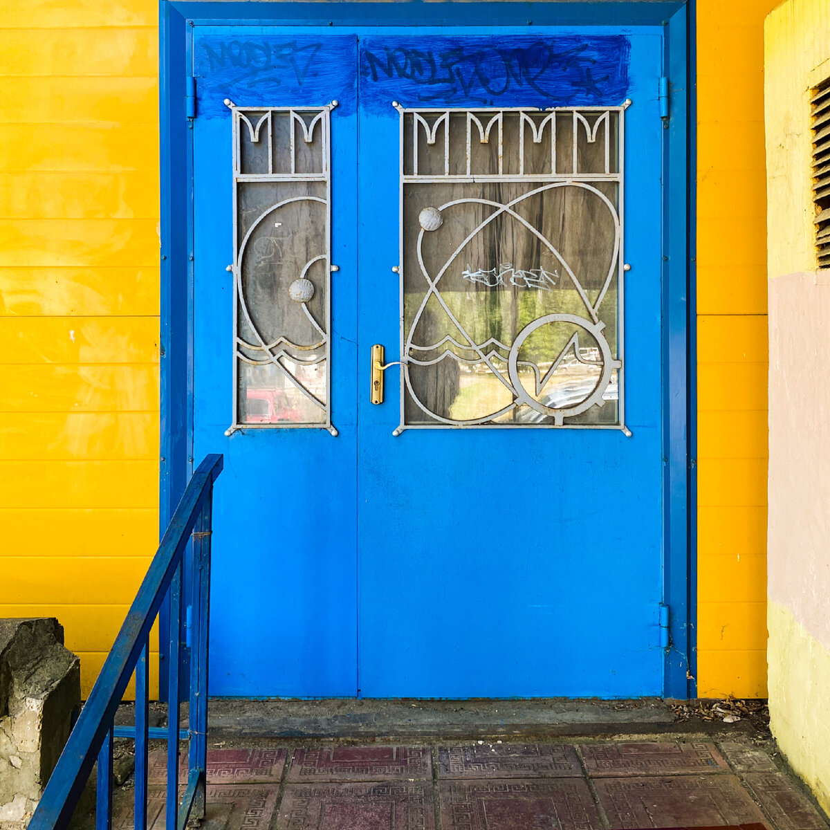 Изображение атома в Дубне встречается часто