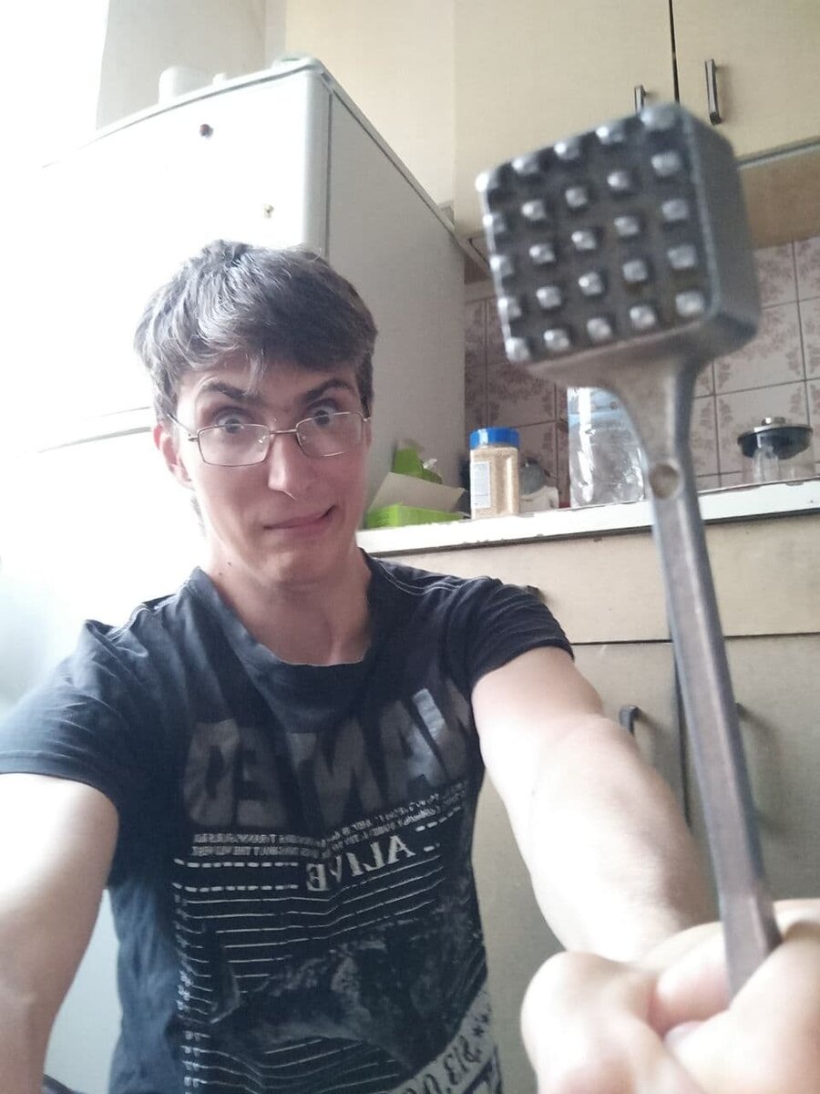 Автор, когда ему не стыдно, делает отбивные