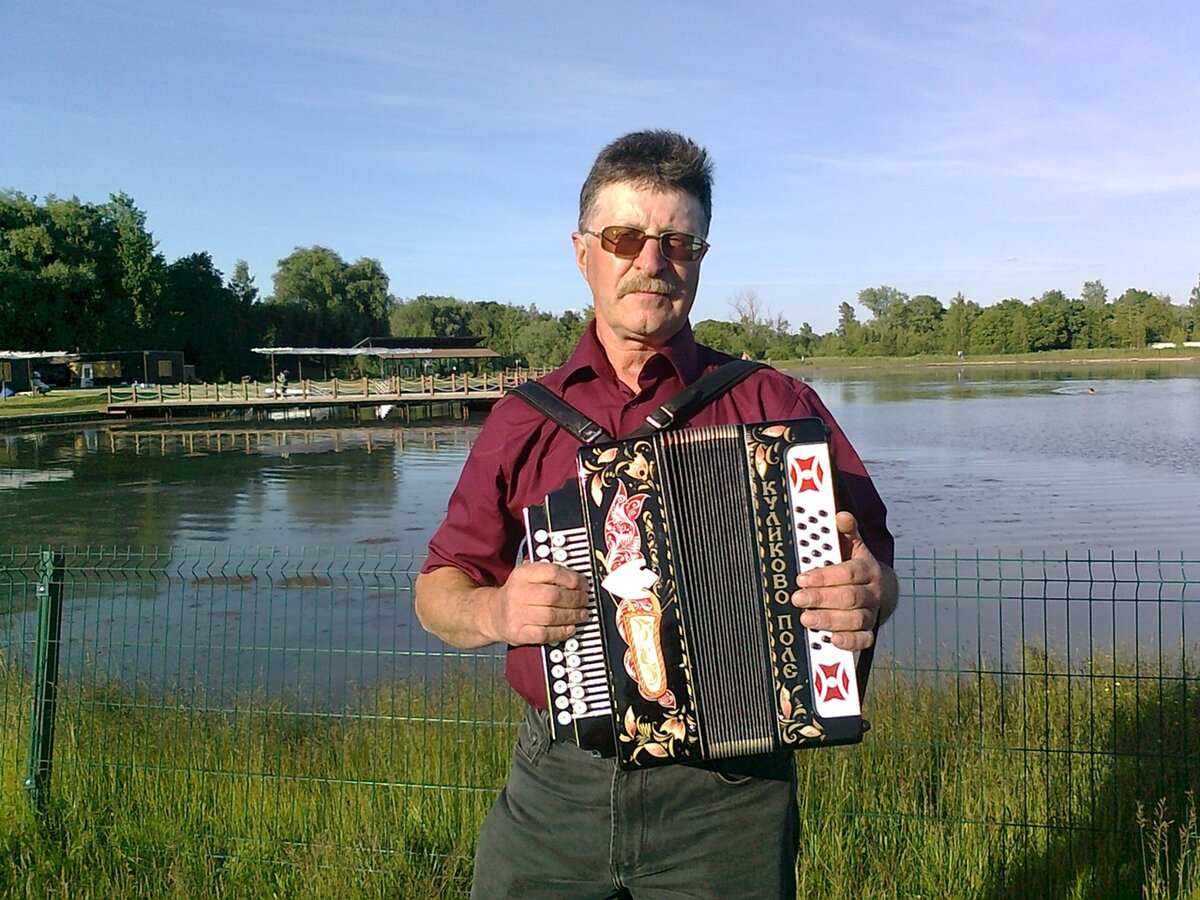 Гармонь на свадьбе. Открытки с днем гармониста. Гармонь хромка ивушка. Эх играй. Мальчик с баяном.