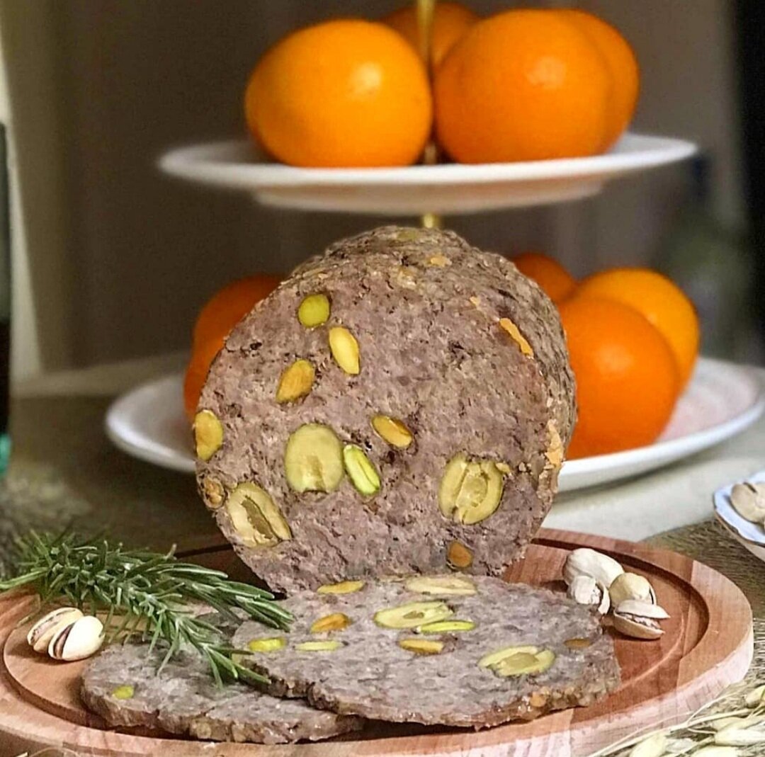 Домашняя колбаса из 100% говядины с оливками и фисташками. Рецепт и фото Автора