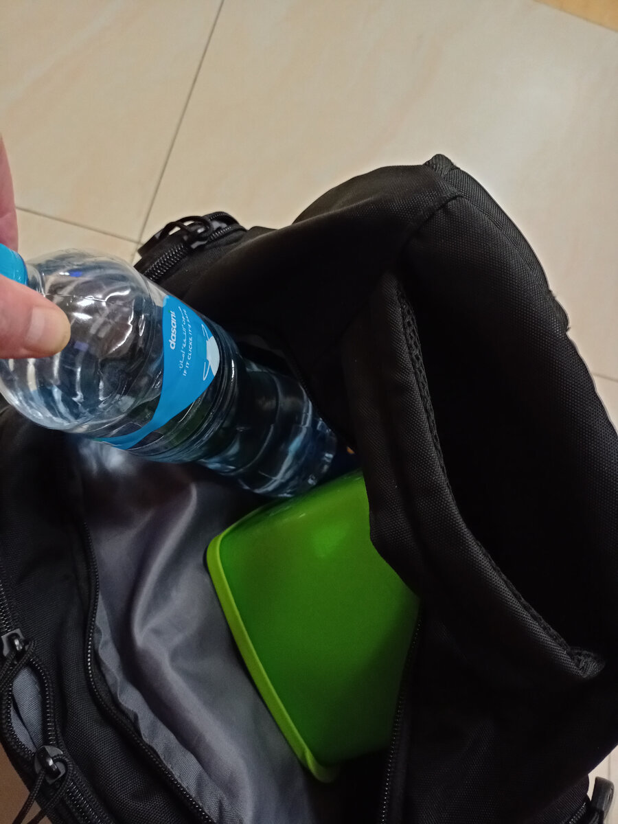 булочку не заметили, была на дне рюкзака