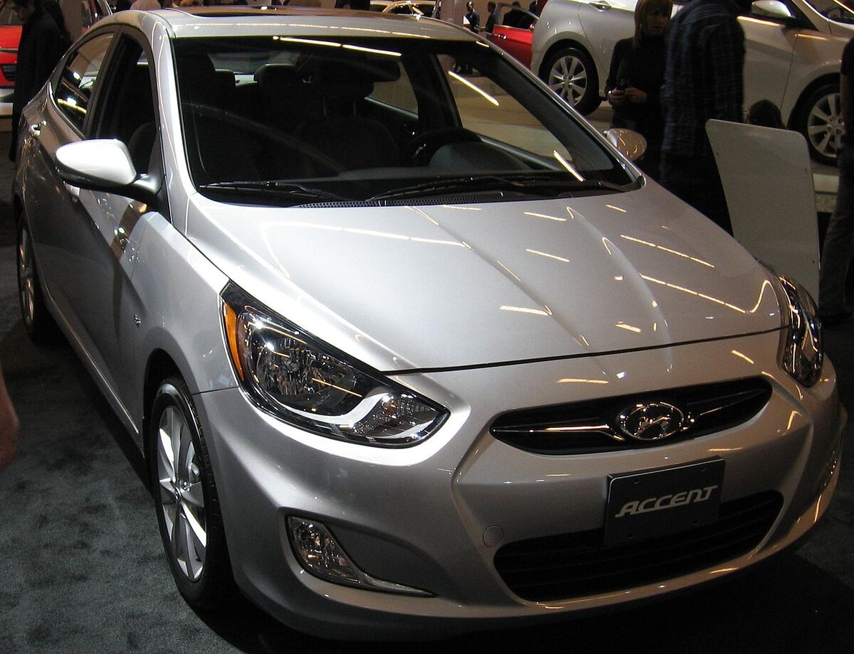 На фото, кстати, аутентичный корейский Accent. Различий с нашим Солярисом минимум. Но они все же есть. Самые внимательные на этом фото их увидят