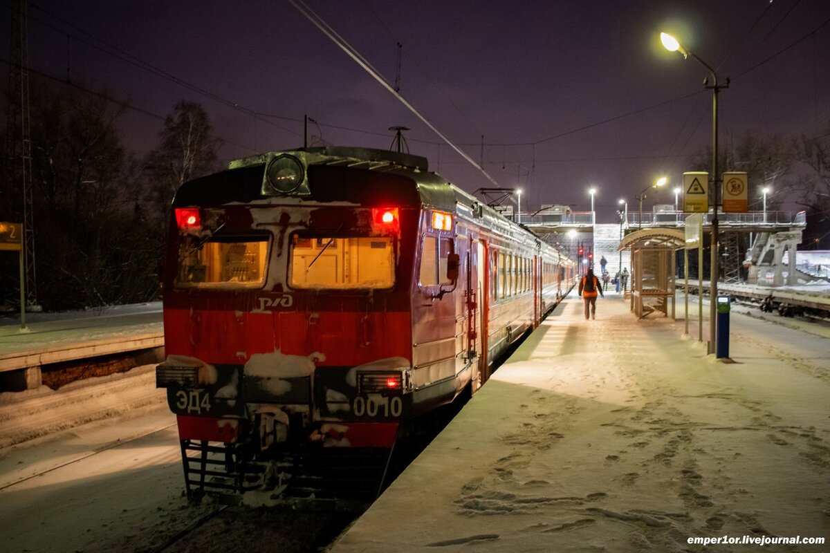 Электричка икша москва