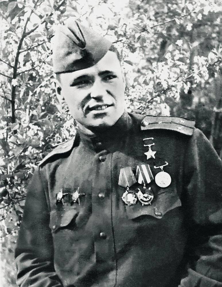 Владимир Николаевич Подгорбунский (1916—1944) — советский офицер танковой разведки, Герой Советского Союза (1944). В годы Великой Отечественной войны танковая разведывательная рота гвардии капитана В. Н. Подгорбунского особо отличилась в ряде операций: для переправы советских войск через реку Днестр увёл у немцев понтонный парк; в городе Казатине взял в плен немецкого гауляйтера фон Хабе и доставил его в штаб М. Е. Катукова; на станции Фердинандовка (вблизи города Винницы) взял в плен целый железнодорожный состав немецких солдат и офицеров. В 19-й гвардейской механизированной бригаде (8-го гвардейского механизированного корпуса 1-й гвардейской танковой армии) его называли «гением разведки». Погиб 19 августа 1944 года во время разведывательного рейда на сандомирском плацдарме (Польша)
