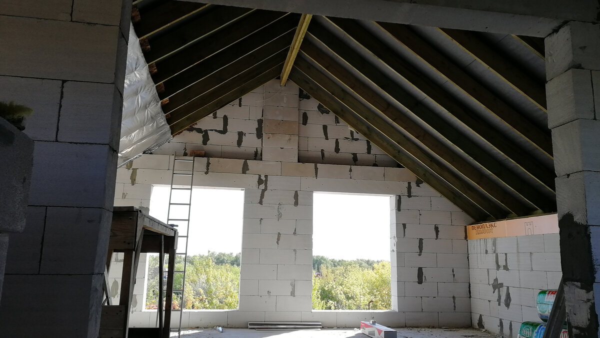 Начал монтаж теплоизоляции кровли