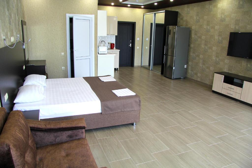 фото с сайта https://www.booking.com/hotel/ru/vega-sochi.ru.html?activeTab=photosGallery