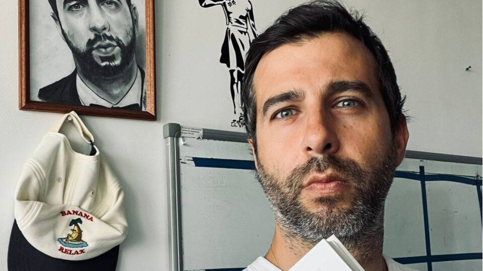Прилепин зазывает Урганта в Харьковскую область и обещает подарить еще одну книгу. Фото: Иван Ургант / Telegram