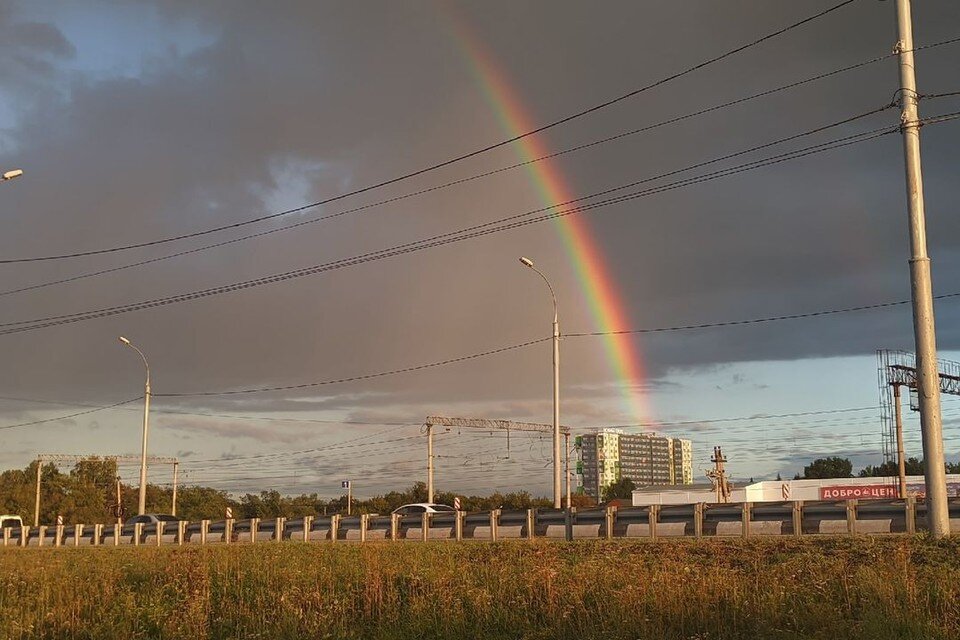     Кому-то удалось поймать в объектив только часть дуги. Фото: "Город Обь онлайн"