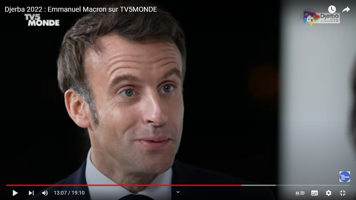 Скриншот из интервью Макрона на TV5Monde