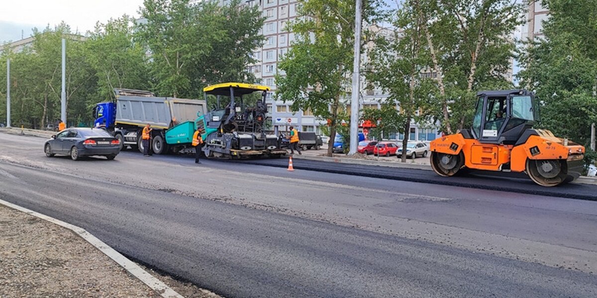 Асфальтоукладчик в дождь ремон дорог