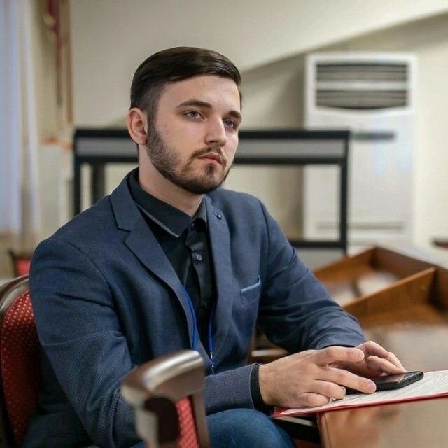      Илья, учитель русского языка и литературы