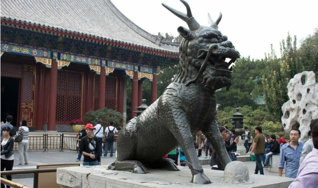 Цилинь. Статуя во дворе Пекинского Летнего дворца. Китай. Пекин. Изображение из сети Интернет.